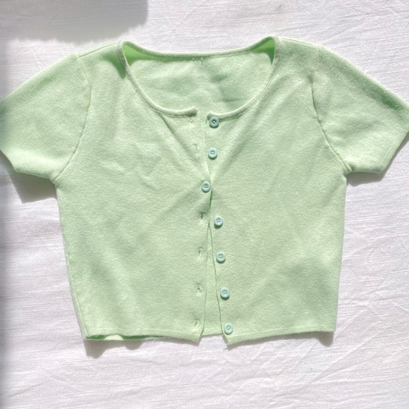 SHEIN CROP BUTTON DOWN - Picture 3 of 3